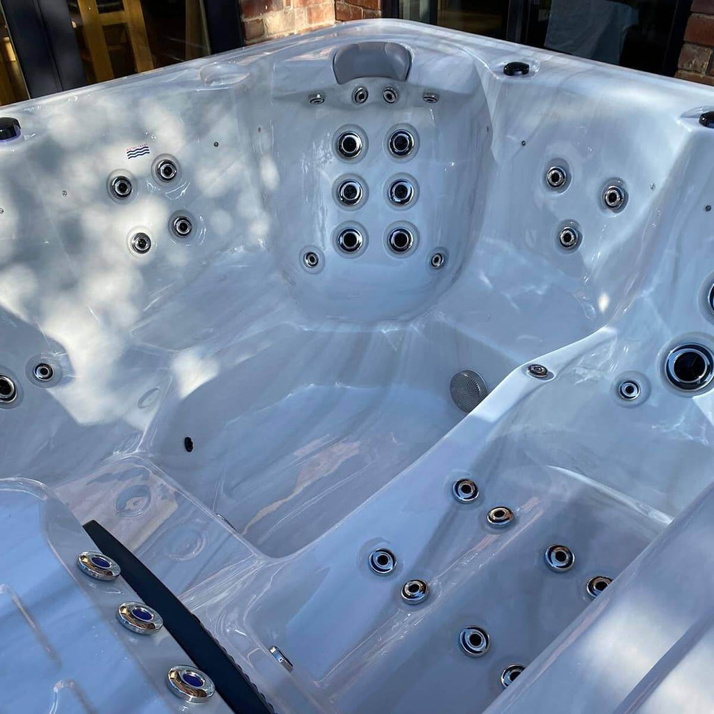 Malibu 6 Seater Hot Tub