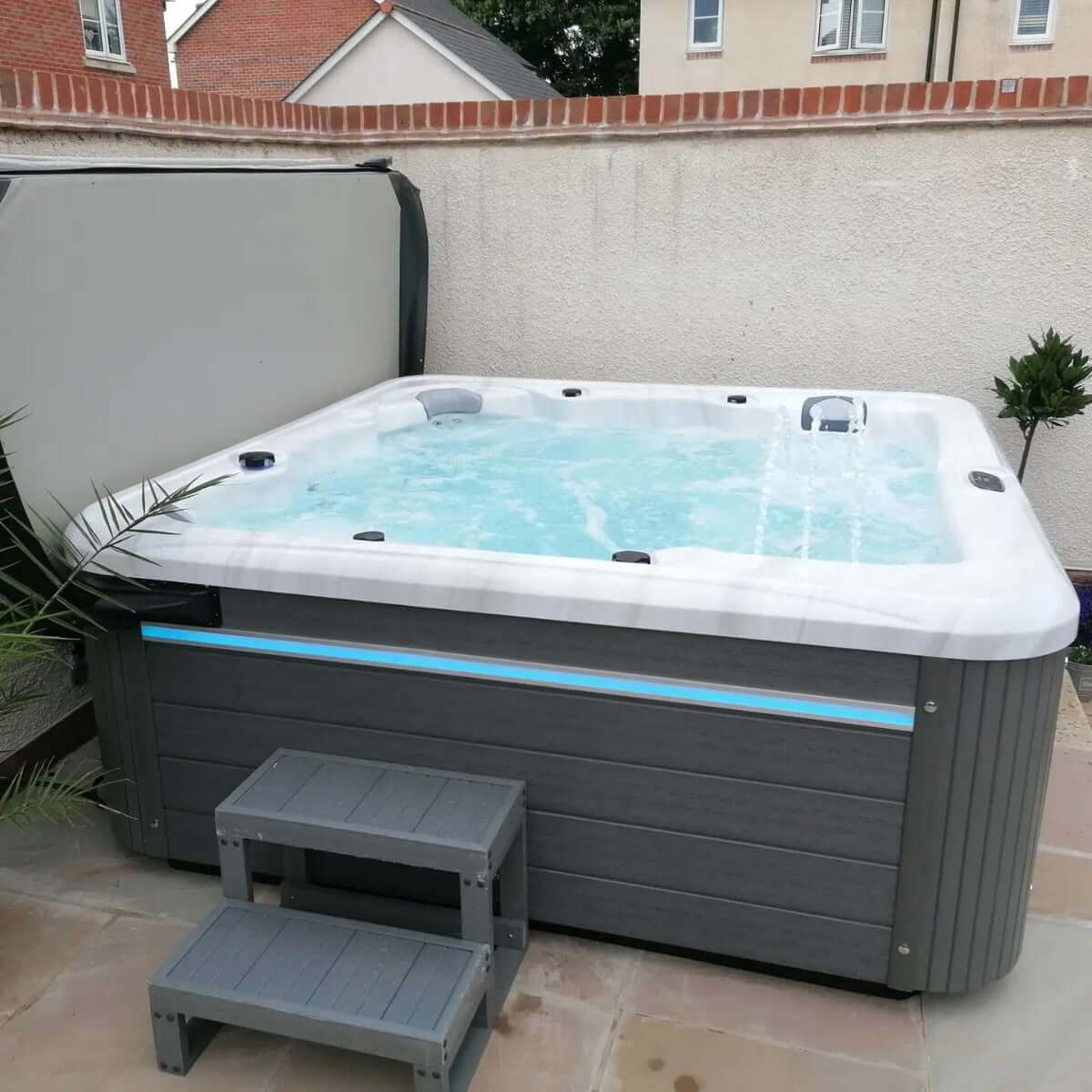 Malibu 6 Seater Hot Tub