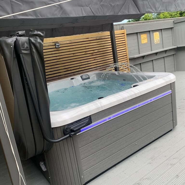 Malibu 6 Seater Hot Tub