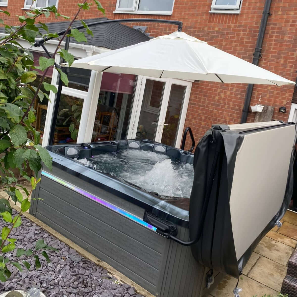 Manhattan 6 Seater Hot Tub