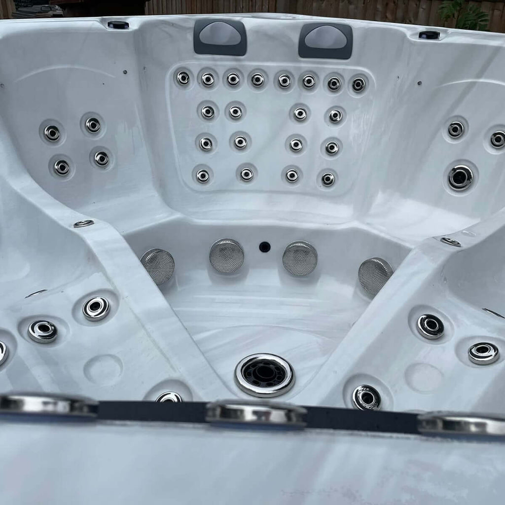 Manhattan 6 Seater Hot Tub