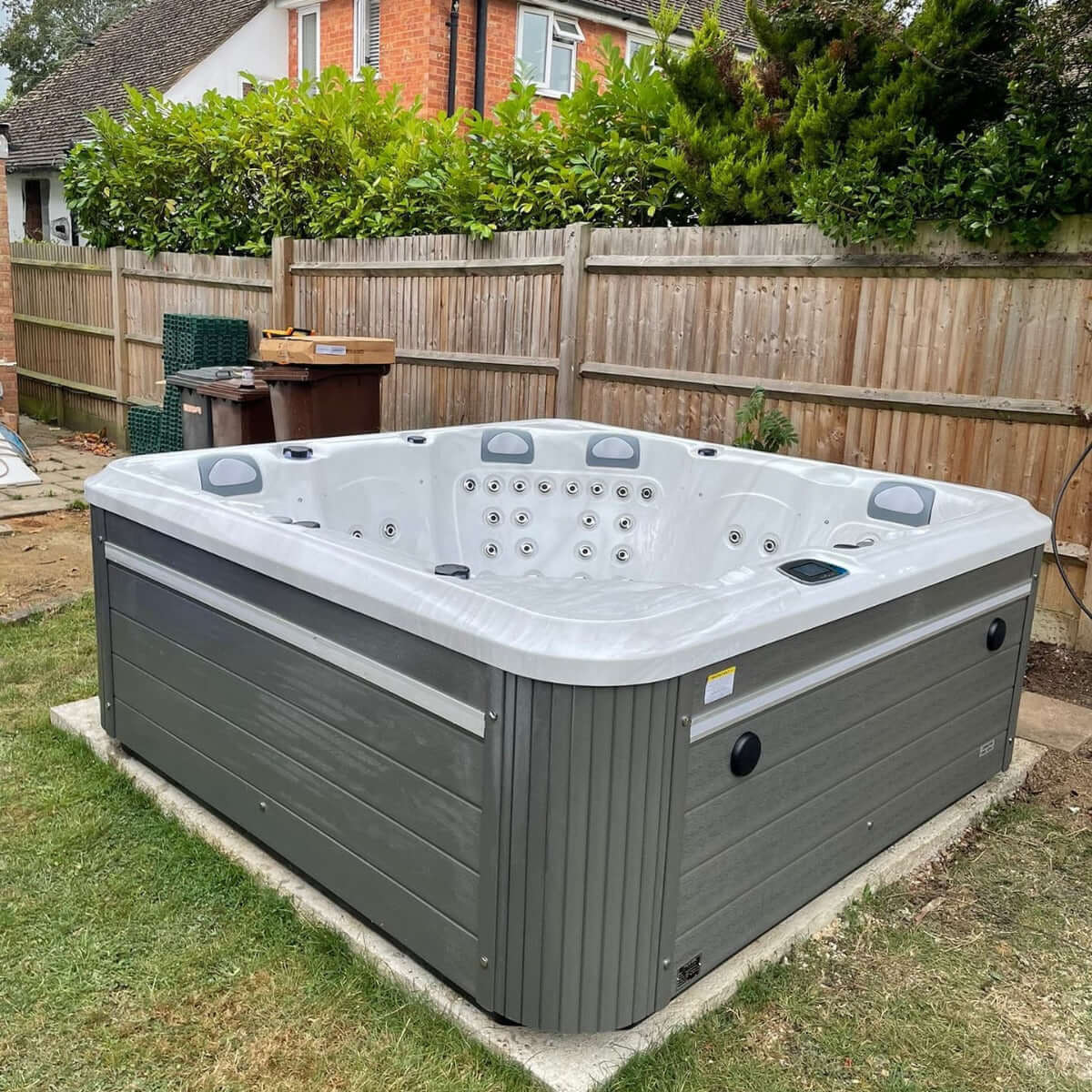 Manhattan 6 Seater Hot Tub