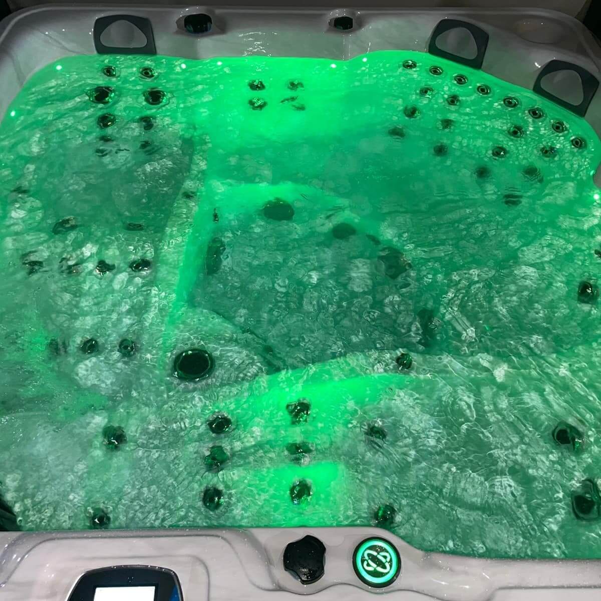 Manhattan 6 Seater Hot Tub