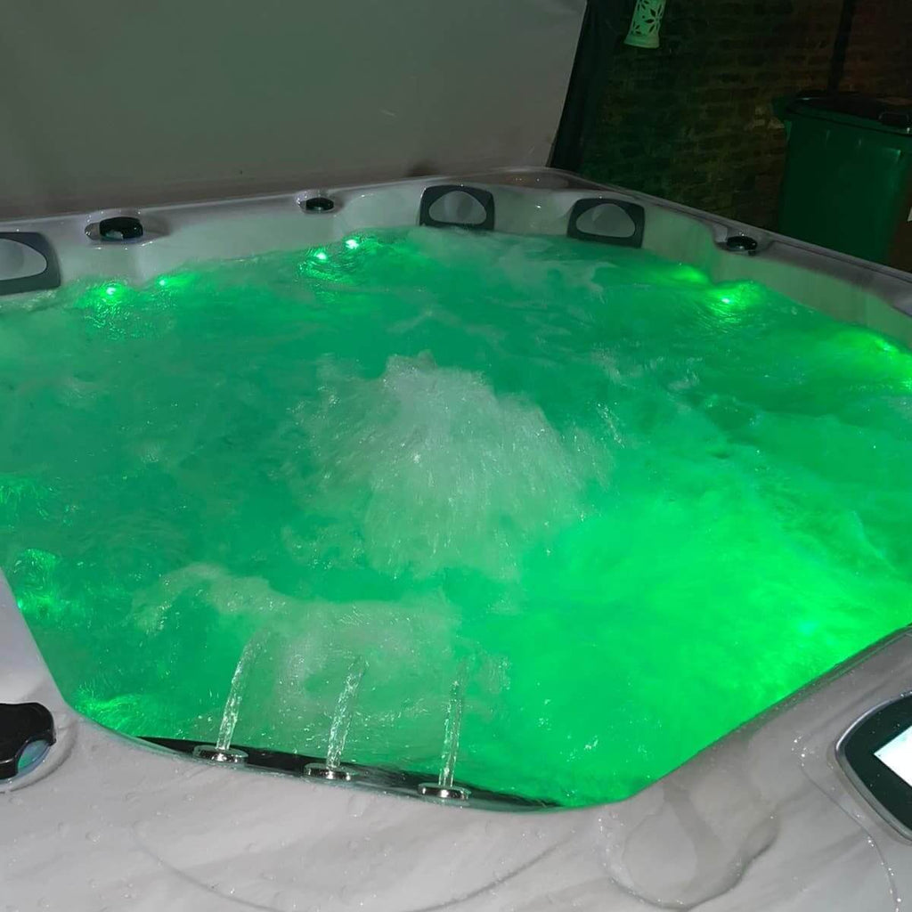Manhattan 6 Seater Hot Tub