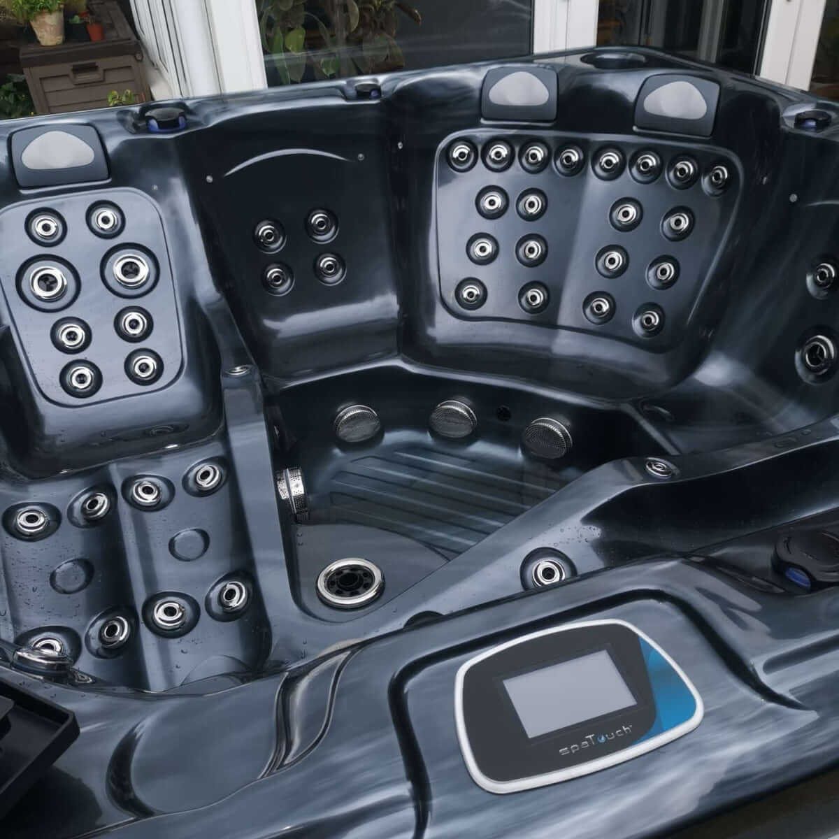 Manhattan 6 Seater Hot Tub