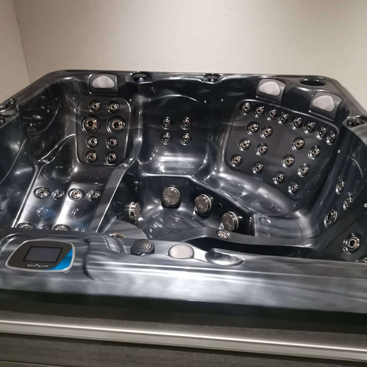 Manhattan 6 Seater Hot Tub
